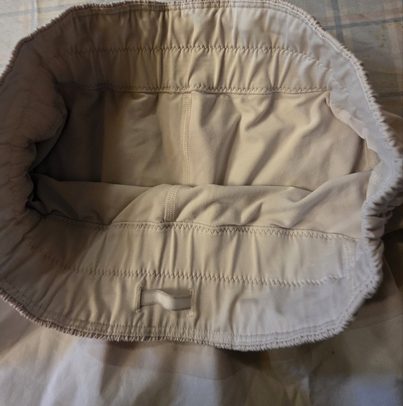 Lululemon - Picture 7 of 9